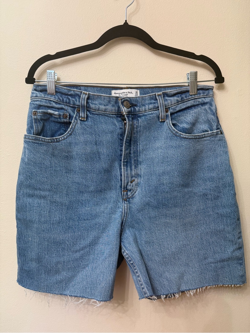Abercrombie & Fitch 12L Ultra High Rise 90s Straight Cut Off Jean Denim Shorts - Picture 4 of 9
